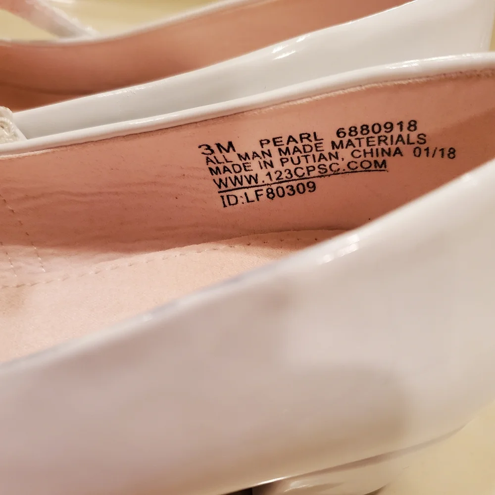 Olive & Edie‎ White Patent leather Marry Janes with Pearls Girls 3